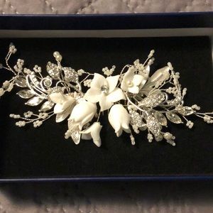 Bridal hair clip-new never used